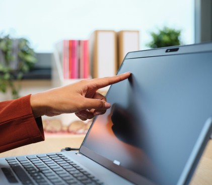 Filtro privacy Trust per laptop da 15,6" - Protezione dello schermo negli spazi pubblici - Angolo di visione di 60 gradi - Facile da posizionare e rimuovere