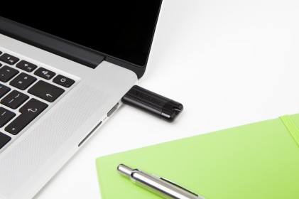 Verbatim Pen Disk 32Gb Store Ngo Pinstripe Black