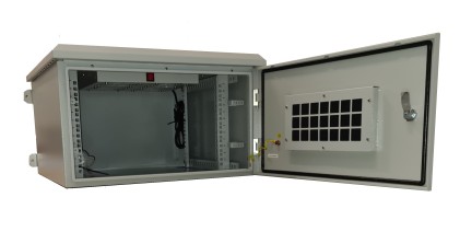 Armadio Rack 19 Pollici 12U Per Reti Da Esterno Classe Protezione Ip55 Misure Mm (L)600X(P)450X(A)600 Grigio Chiaro Con Ventole Filtrate