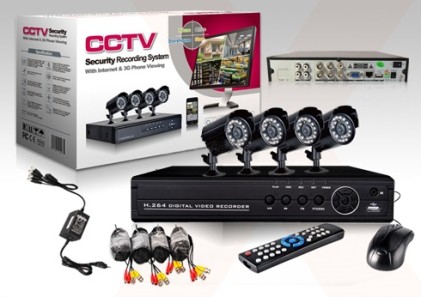 Kit videosorveglianza 4 Telecamere infrarossi DVR alimentatore e cavi