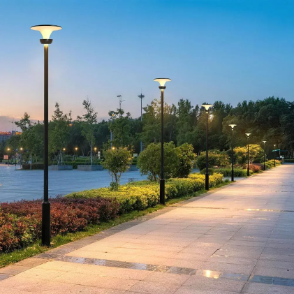 V-TAC Lampada LED Solare da Giardino 20W per Paletto 60mm con Telecomando Nera CCT IP65