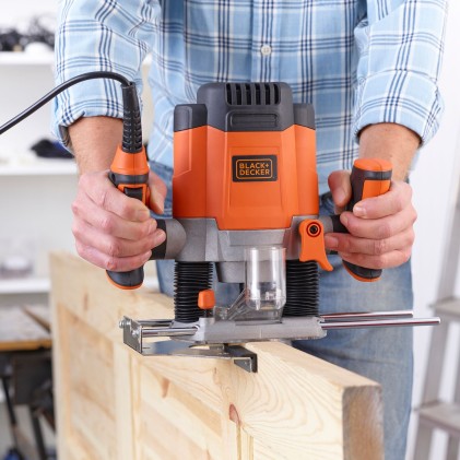 Black & Decker Elettrofresatrice da 1220W