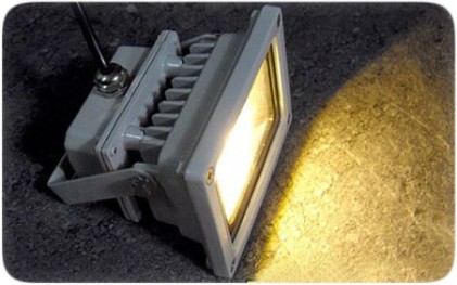 Faro LED alta luminosit&agrave;&nbsp; consumo 20W faretto luce calda